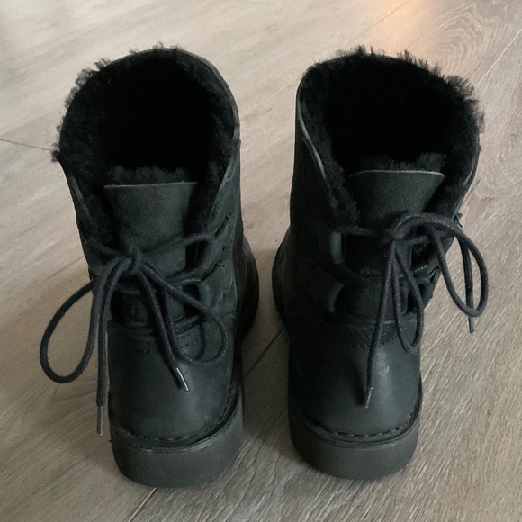 UGG Naiyah Black Suede Boot Size 6.5 EUC - Picture 5 of 8